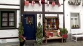 Zur Weihnachtszeit sind viele Häuser in Kempen festlich geschmückt.