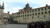 Wie in Santiago kaum anders zu erwarten, schließt sich an den Platz ein großes Kloster an.