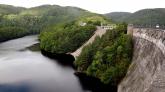 Dieser Damm ist die älteste Staumauer der Eifelregion.