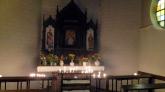 Ich freue mich über jeden Altar, vor dem noch echte Kerzen leuchten.